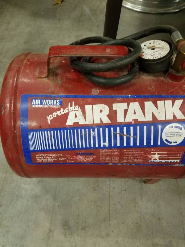lot 7708 image: Portable Air Tank