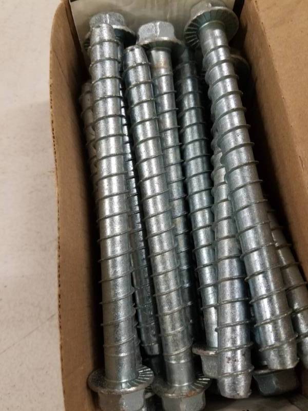 lot 7786 image: Box of Simpson Heavy Duty Screw Anchor