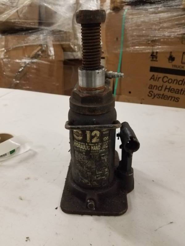 lot 7811 image: 12 Ton Hydraulic Air or Hand jack