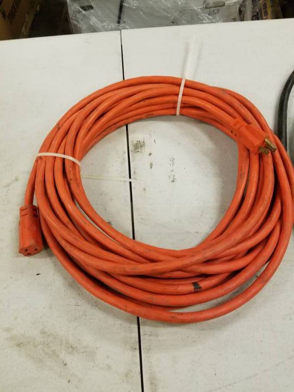 lot 7816 image: Pair of Heavy Duty Extension Cords