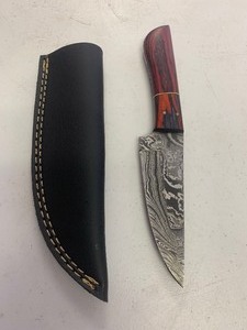 lot 27 image: Handcrafted Damascus Steel Full Tang Knife Hunting Fishing Blade Wood Handle with sheath approx 8.5 inches