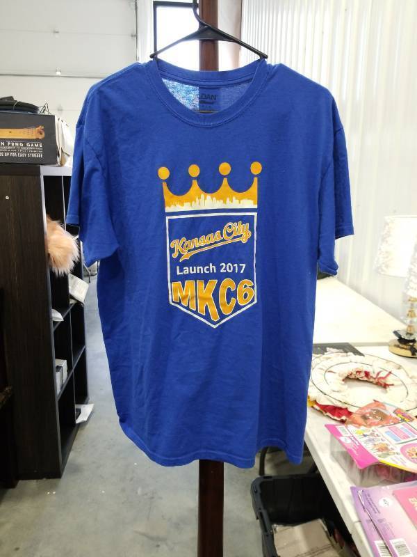 lot 4105 image: Amazon Fulfillment KC6 Launch T-Shirt 2017 Size Large