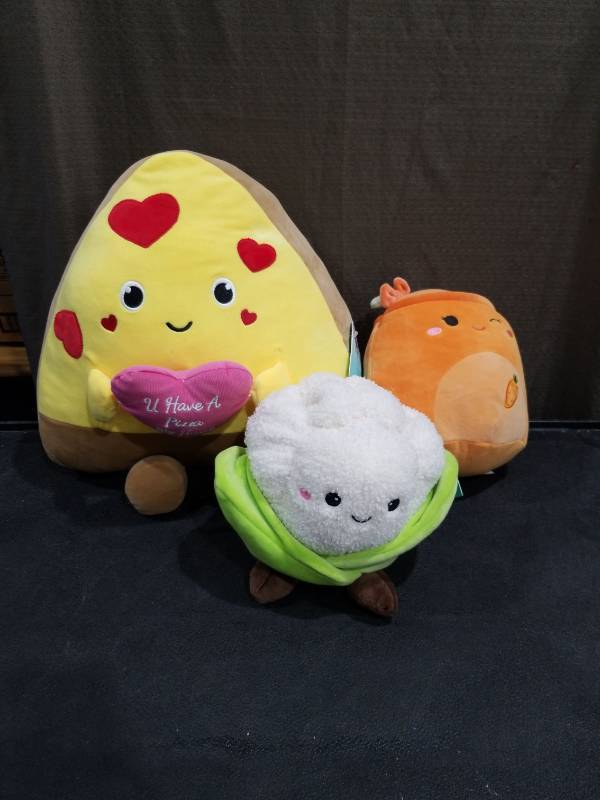 lot 4712 image: Play Right Hug Me Food Plush Collection