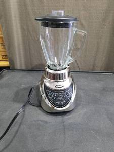 lot 1014 image: Oster Dual Direction Technology Blender with Glass Jar