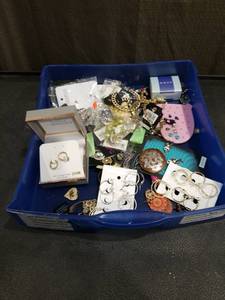 lot 1017 image: Mixed Fashion Jewelry and Accessories Lot