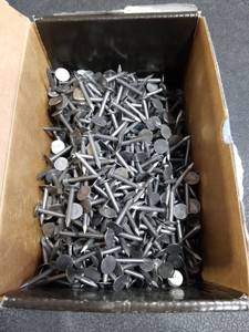 lot 1021 image: LOT OF ROOFING NAILS
