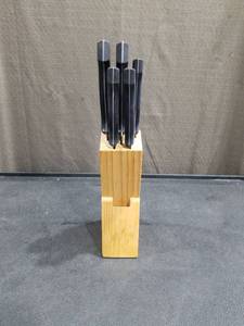 lot 1026 image: Kitchen Knife Set with Wooden Block