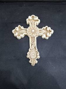 lot 1036 image: Ornate Floral Cross Wall Decor