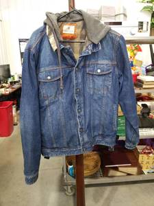 lot 1038 image: Legendary Whitetails Denim Jacket with Hood Size XL