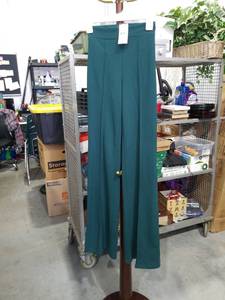 lot 1050 image: Fashion Nova Victoria High Waisted Dress Pants Size XS Hunter Green