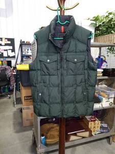 lot 1055 image: J.Crew Expedition Down Puffer Vest Green Size Small