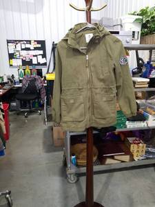 lot 1061 image: H&M Boys Olive Green Hooded Utility Jacket Size 10-11Y