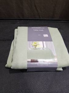 lot 1086 image: Essential Home Green Tablecloth 70 Round In Packet