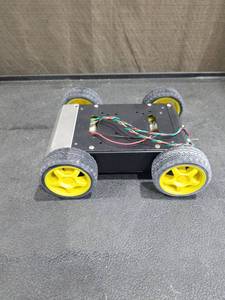 lot 1108 image: 4WD Robot Car Chassis Kit with Motors and Wheels