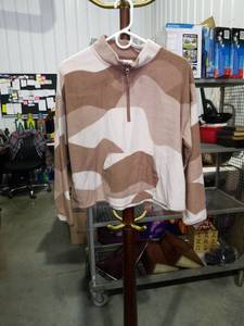 lot 1136 image: Athletic Works Womens Camo Print Half-Zip Hoodie XL