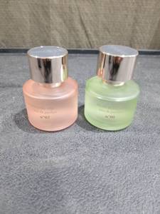 lot 1167 image: Pear Blossom and Sparkling Hibiscus Perfume Set