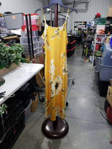 lot 1209 image: SHEIN Yellow Floral Maxi Dress Size Medium