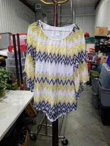 lot 1221 image: Tacera Chevron Pattern Tunic Top Size L