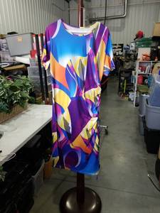 lot 1224 image: SHEIN Curve Colorful Abstract Print Midi Dress