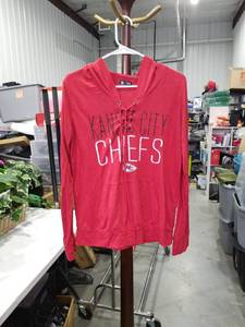 lot 1243 image: NFL Kansas City Chiefs Red Pullover Hoodie Size Medium