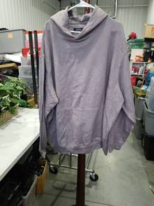 lot 1246 image: BoohooMAN Mens Gray Pullover Hoodie Size 2XL