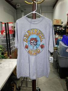 lot 1250 image: Grateful Dead Skull and Roses Band T-Shirt Size XL
