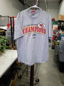 lot 1252 image: Kansas City Chiefs 2003 AFC West Division Champions T-Shirt Size Medium
