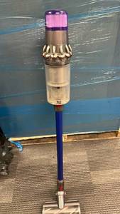 lot 67 image: Dyson V11 Detect Cordless Stick Vacuum Cleaner USED