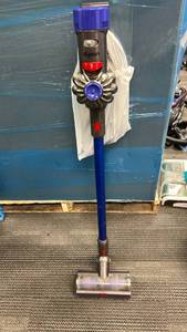 lot 68 image: Dyson V10 Cordless Stick Vacuum Cleaner USED