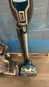 lot 81 image: Shark Upright Vacuum Cleaner USED