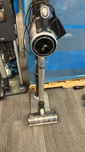 lot 83 image: LG CordZero Stick Vacuum Cleaner USED