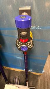 lot 84 image: Dyson V10 Cordless Stick Vacuum Cleaner USED