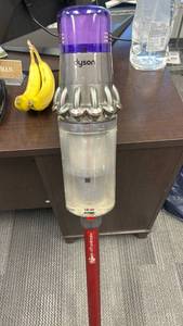 lot 91 image: Dyson V8 Stick Vacuum Cleaner USED