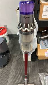 lot 92 image: Dyson V8 Cordless Stick Vacuum Cleaner USED