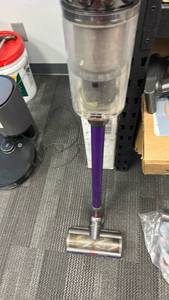 lot 93 image: Dyson Cyclone V10 Cordless Stick Vacuum Cleaner USED