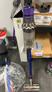 lot 94 image: Dyson Cyclone V11 Cordless Stick Vacuum Cleaner USED
