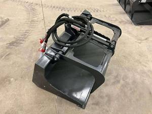 lot 2679 image: Unused Wolverine  Mini Stump Grapple  MSG-11-44W