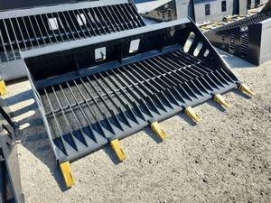 lot 2625 image: Unused Wolverine Sliding Loader Sieve Shovel  SB72