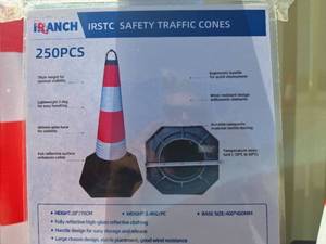 lot 319 image: SDLANCH 250 PCS Safety Traffic Cones  IRSTC