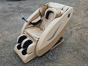 lot 10525 image: Unused SKLP Massage Chair  Model SK-S13