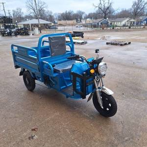 lot 40003 image: IRET13 Electric Tricycle  Blue