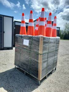 lot 404 image: Traffic Safety Cones with Reflective Stripes - 250 Piece Lot