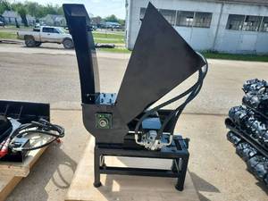 lot 1519 image: Vorx Industrial  Mini Skid Steer Hydraulic Branch Shredder  NL118WC