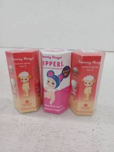 lot 10983 image: Lot of 3 Sonny Angel Blind Boxed Mini Figure