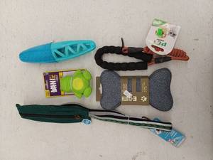 lot 11119 image: Miscellaneous Pet Lot