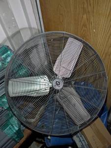 lot 271020 image: Industrial 30 Inch Oscillating Wall Mount Fan