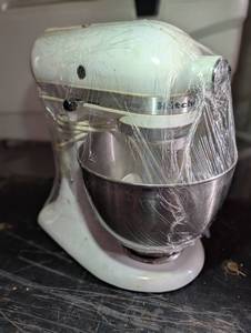 lot 271027 image: KitchenAid Stand Mixer with Stainless Bowl and attachment, works last time used.