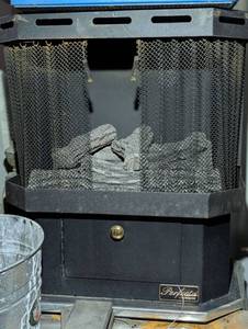 lot 271031 image: WINRICH Perfecta - Four Seasons Gas Stove Fireplace with Ceramic Logs