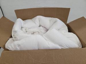 lot 11194 image: Plush Cotton Mattress Pad with Microfiber Filling