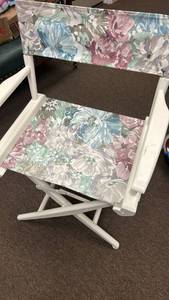 lot 160 image: Folding Director Style Chair with Floral Print Canvas(3)